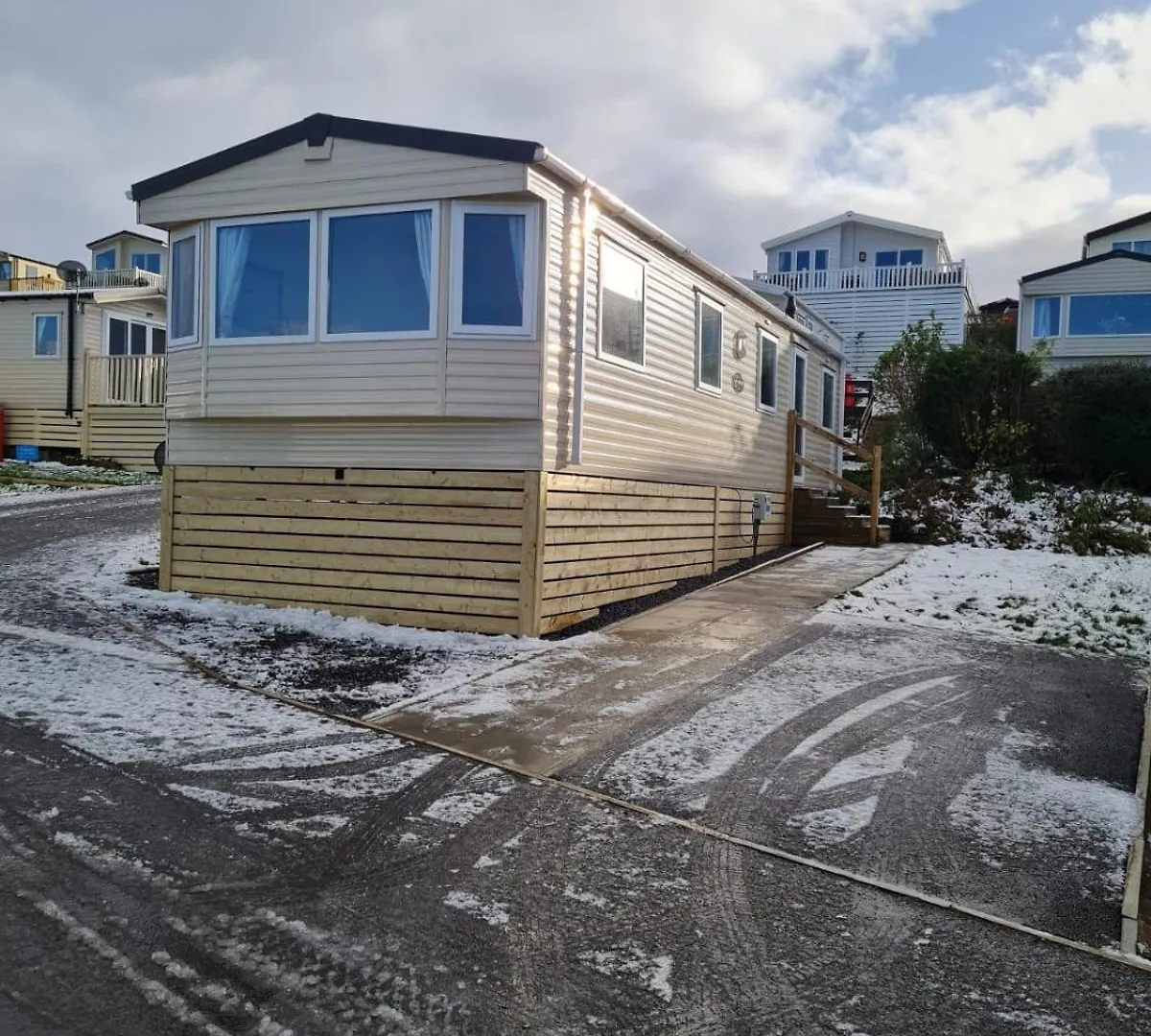 Beautiful 3 Bedroom Holiday Home Amazing Views contacts